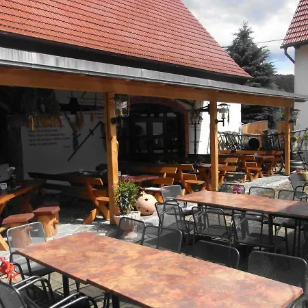 Restaurant & 